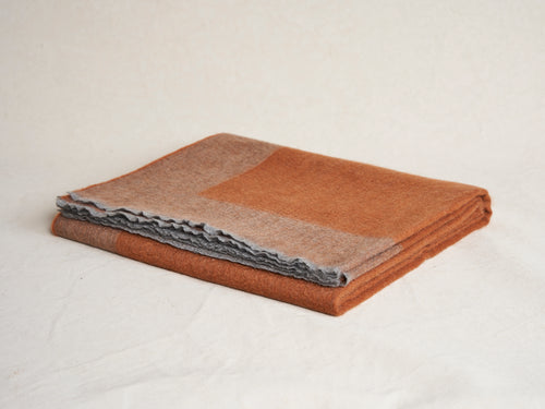 BEGG X CO ARRAN BORDER THROW / FLANNEL RUST 60" x 79"