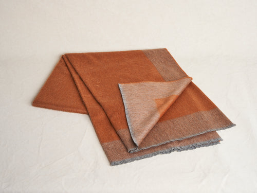BEGG X CO ARRAN BORDER THROW / FLANNEL RUST 60" x 79"