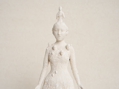 ROBIN WHITEMAN PERSONAL GODDESS H15.5" x W4.5" x D4"