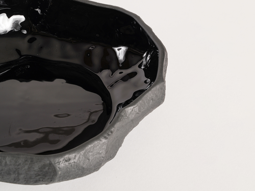 1882 Ltd MAX LAMB CROCKERY FLAT BOWL / BLACK BASALT Ø10" X H2.3"
