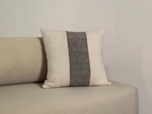 IDENTIDAD ARGENTINA NUBES CUSHION / IVORY + BLACK 22" x 22"