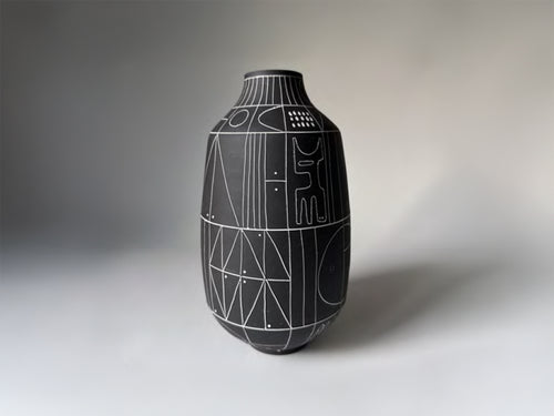 HEATHER ROSENMAN SCRIBE VESSEL / BLACK 25152 H8.5" x Ø5"