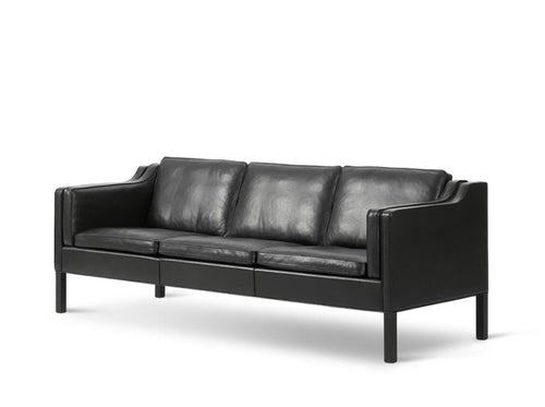 FREDERICIA BORGE MOGENSEN 2333 3-SEATER SOFA W81.5" x D30.7" x H30.7" x SH16.9"