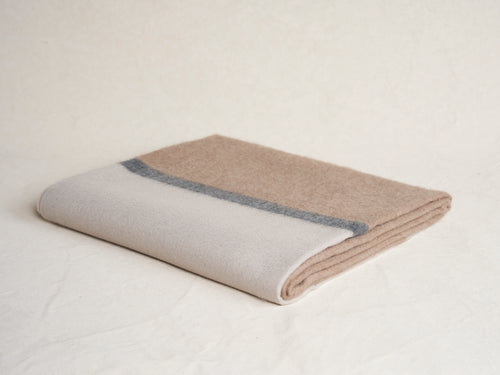 BEGG X CO ARRAN BORDERLAND THROW / NATURAL GREY 59" x 72"