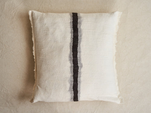 MADDA STUDIO NUNO RAYA PILLOW / BLACK 24" x 24"