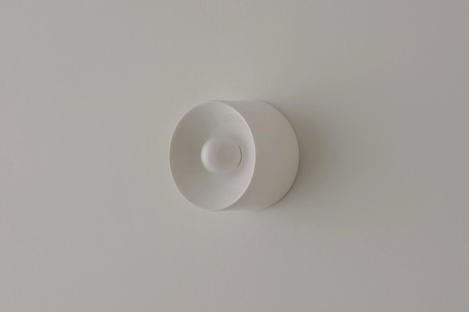 ANTON CERAMIC CRISP WHITE SCONCE / MINI - Thumbnail 2