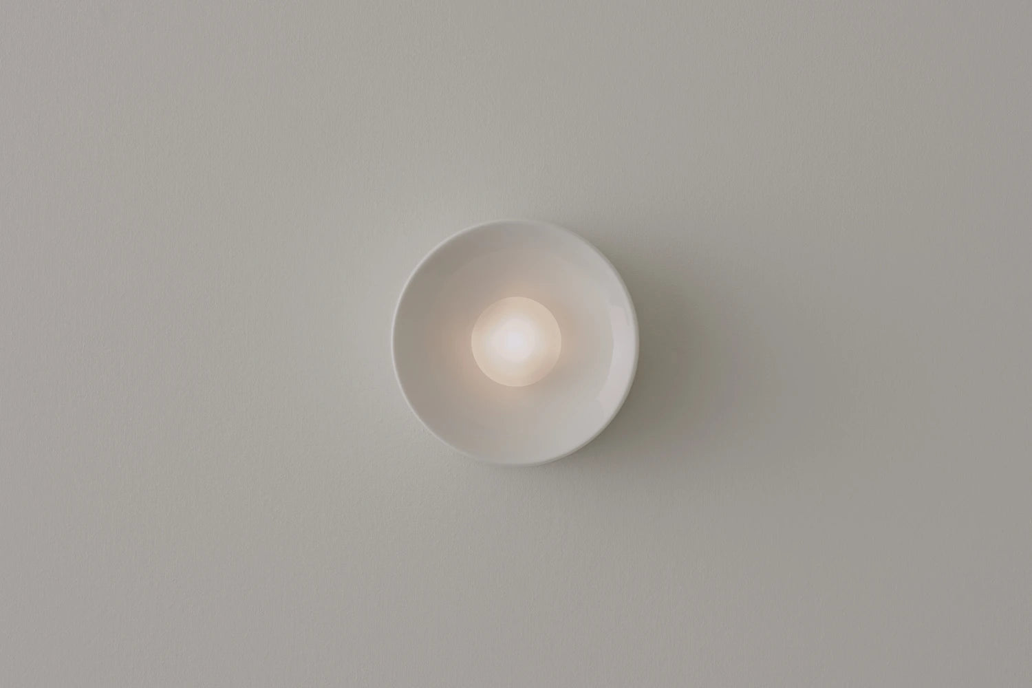 ANTON CERAMIC CRISP WHITE SCONCE / MINI