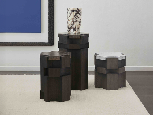 COLLECTION PARTICULIÈRE ARA PEDESTAL