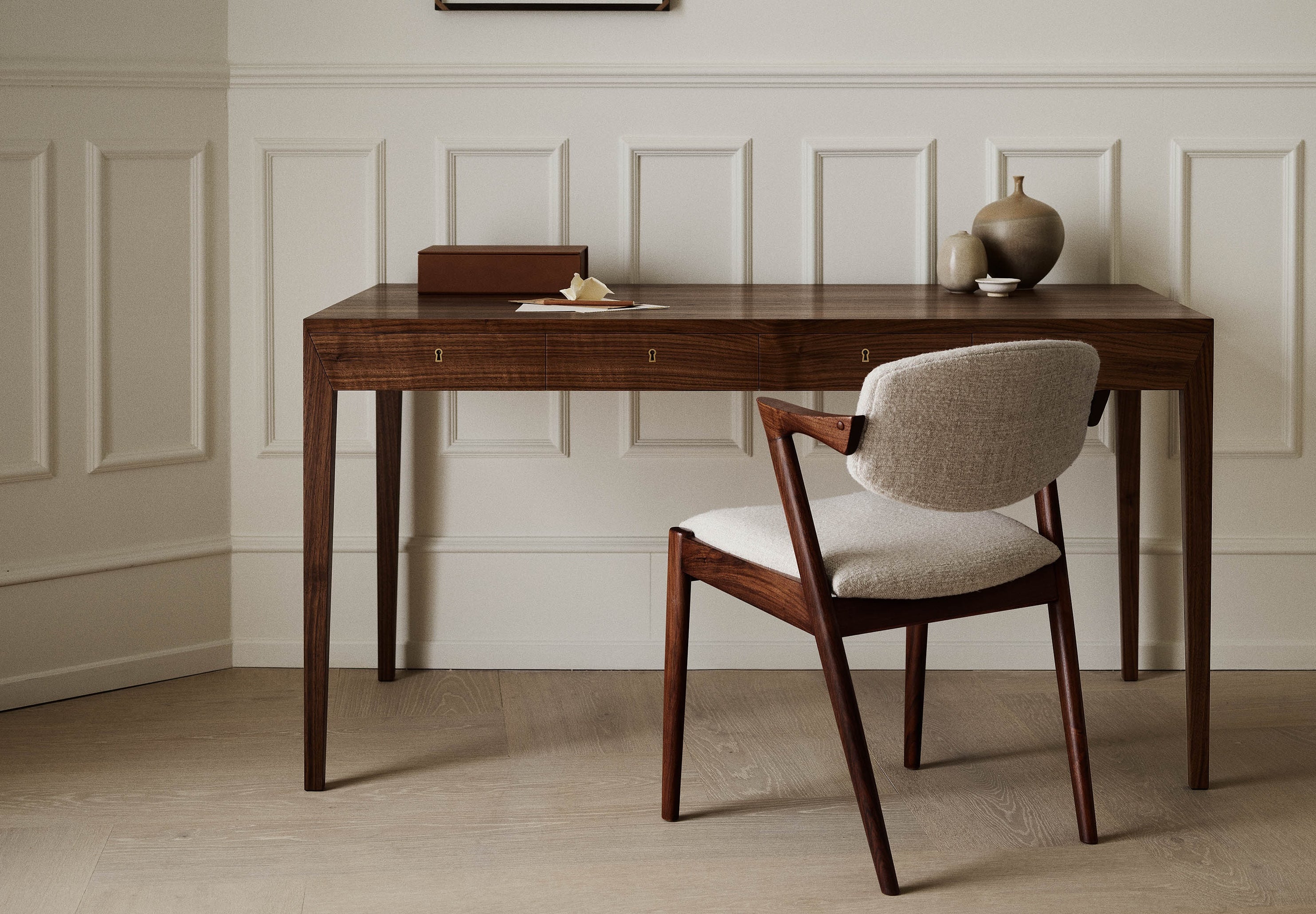 DAGMAR SEVERIN HANSEN MARGRETHE DESK | GARDE – Garde