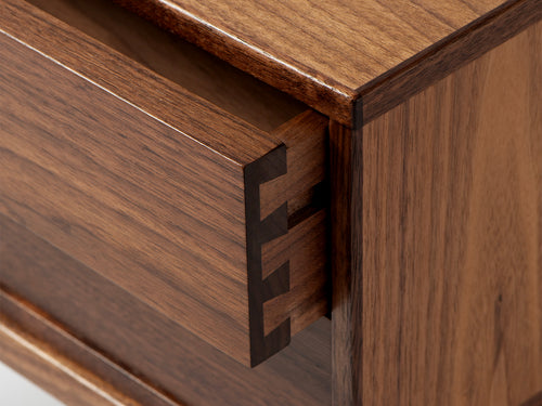 DAGMAR ENTRE BEDSIDE TABLE