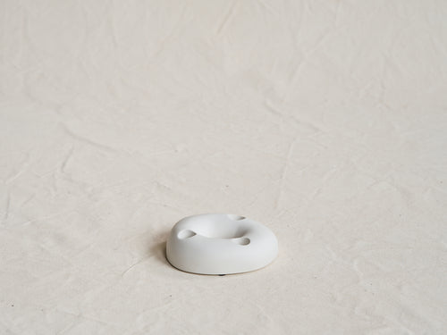 MALGARZOTA BANY HAG TRIPLE CANDLESTICK / CHALK 5.5" x 4.5" x H1.25"