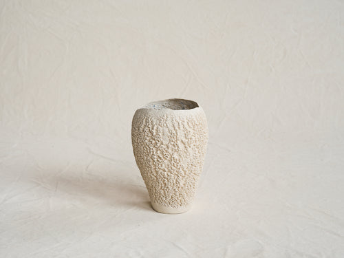 ATELIER ONNÉ WHITE BASALTE VASE H9.8" x L7.9"