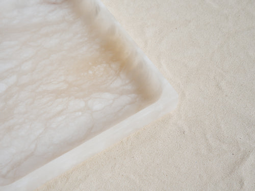 MICHAËL VERHEYDEN MEDIUM SQUARE TRAY / WHITE ALABASTER L10" x W10" x H1.5"