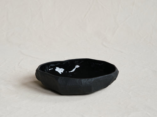 1882 Ltd MAX LAMB CROCKERY FLAT BOWL / BLACK BASALT Ø10" X H2.3"