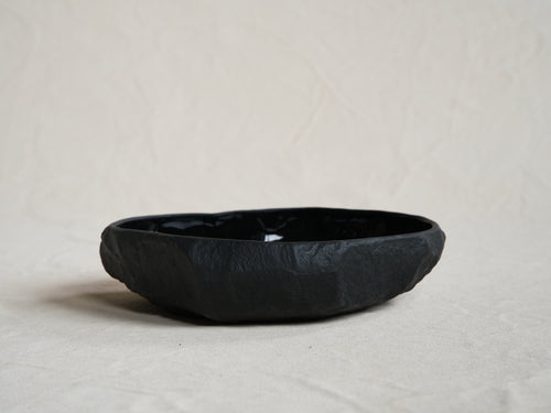 1882 Ltd MAX LAMB CROCKERY FLAT BOWL / BLACK BASALT Ø10" X H2.3"