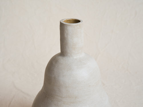 LISA VISCARDI PEAR BOTTLE / WHITEWASH H16" x Ø10.5"
