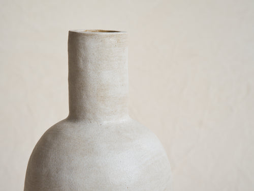 LISA VISCARDI PEAR BOTTLE / WHITEWASH H16" x Ø10.5"