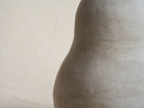 LISA VISCARDI PEAR BOTTLE / WHITEWASH H16" x Ø10.5"