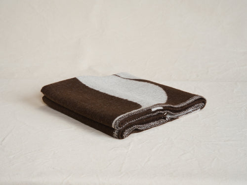 BLACKSAW BERLIN THROW IVORY / COFFEE W53" x L70"