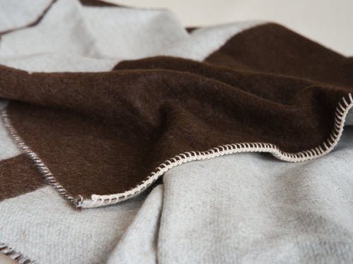 BLACKSAW BERLIN THROW IVORY / COFFEE W53" x L70"