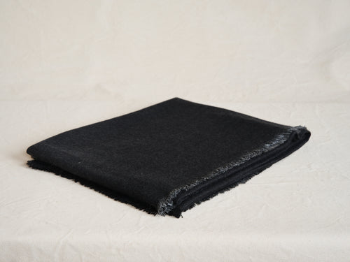 ALONPI VERNE CASHMERE THROW / CHARCOAL L59" x W79"