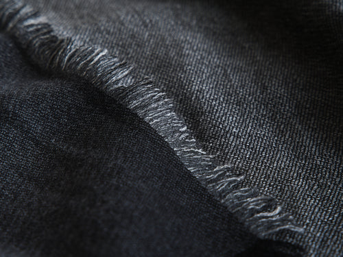 ALONPI VERNE CASHMERE THROW / CHARCOAL L59" x W79"