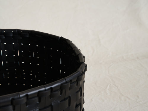 OSCAR MASCHERA INTRECCIO ROUND LARGE WOVEN BASKET / BLACK Ø17.7" x H7.8"