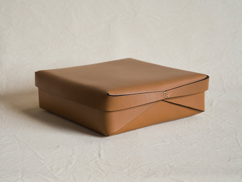 OSCAR MASCHERA LARGE SQUARE LIDDED LEATHER BOX / SOLE L13" x W13" x H4"