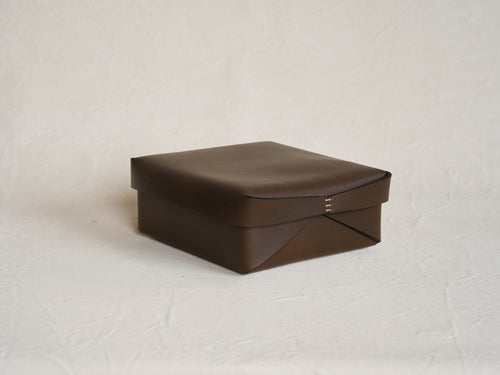 OSCAR MASCHERA MEDIUM SQUARE LIDDED LEATHER BOX / KHAKI L9.5" x W9.5" x H4"