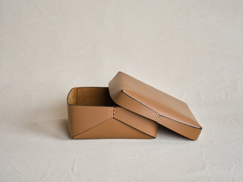OSCAR MASCHERA MEDIUM SQUARE LIDDED LEATHER BOX / SOLE L9.5" x W9.5" x H4"