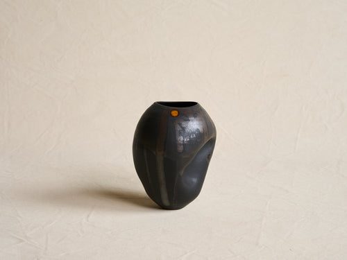 ERIN BANTA WILFORD RUPTURE VASE 08039 H8.5” x W5.25”