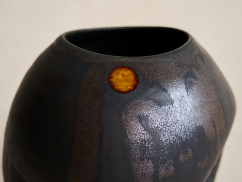 ERIN BANTA WILFORD RUPTURE VASE 08039 H8.5” x W5.25”