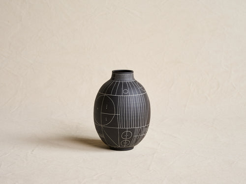 HEATHER ROSENMAN SCRIBE VESSEL / BLACK 25233 H8.5" x Ø6"