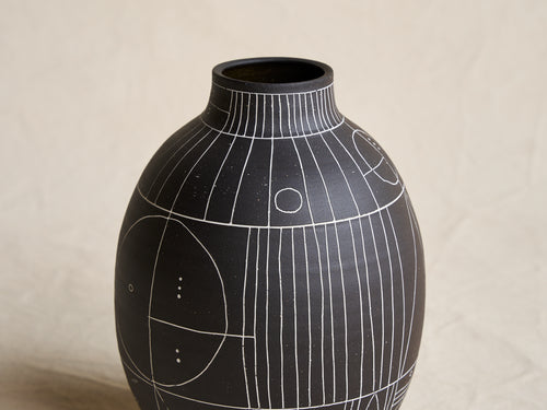 HEATHER ROSENMAN SCRIBE VESSEL / BLACK 25233 H8.5" x Ø6"
