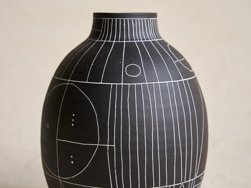 HEATHER ROSENMAN SCRIBE VESSEL / BLACK 25233 H8.5" x Ø6"