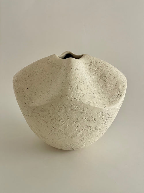 KATAYONE ADELI WAVE TEXTURED SAND VESSEL EDITION I NO.02 Ø12.5" x H11.5"