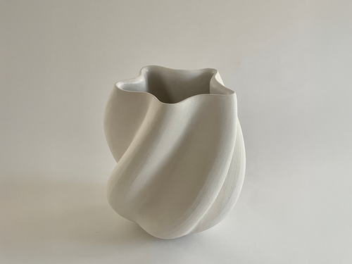 KATAYONE ADELI CURVED SERIES EDITION II / ECRU H11" x D9.5"