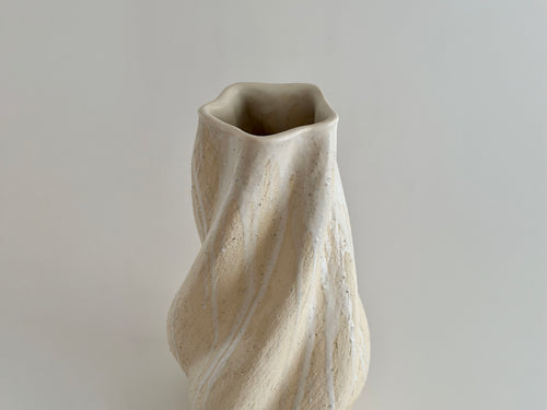 KATAYONE ADELI CURVED SERIES EDITION III DRIPPING SATIN + SAND NO.1  VESSEL / ECRU Ø8.5" x H16"
