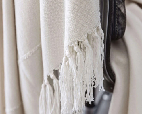 ALONPI ONDA CASHMERE THROW / ECRU W63" x L93"