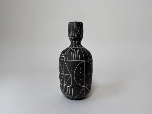 HEATHER ROSENMAN SCRIBE VESSEL / BLACK 25236 H7.75" x Ø3.5"