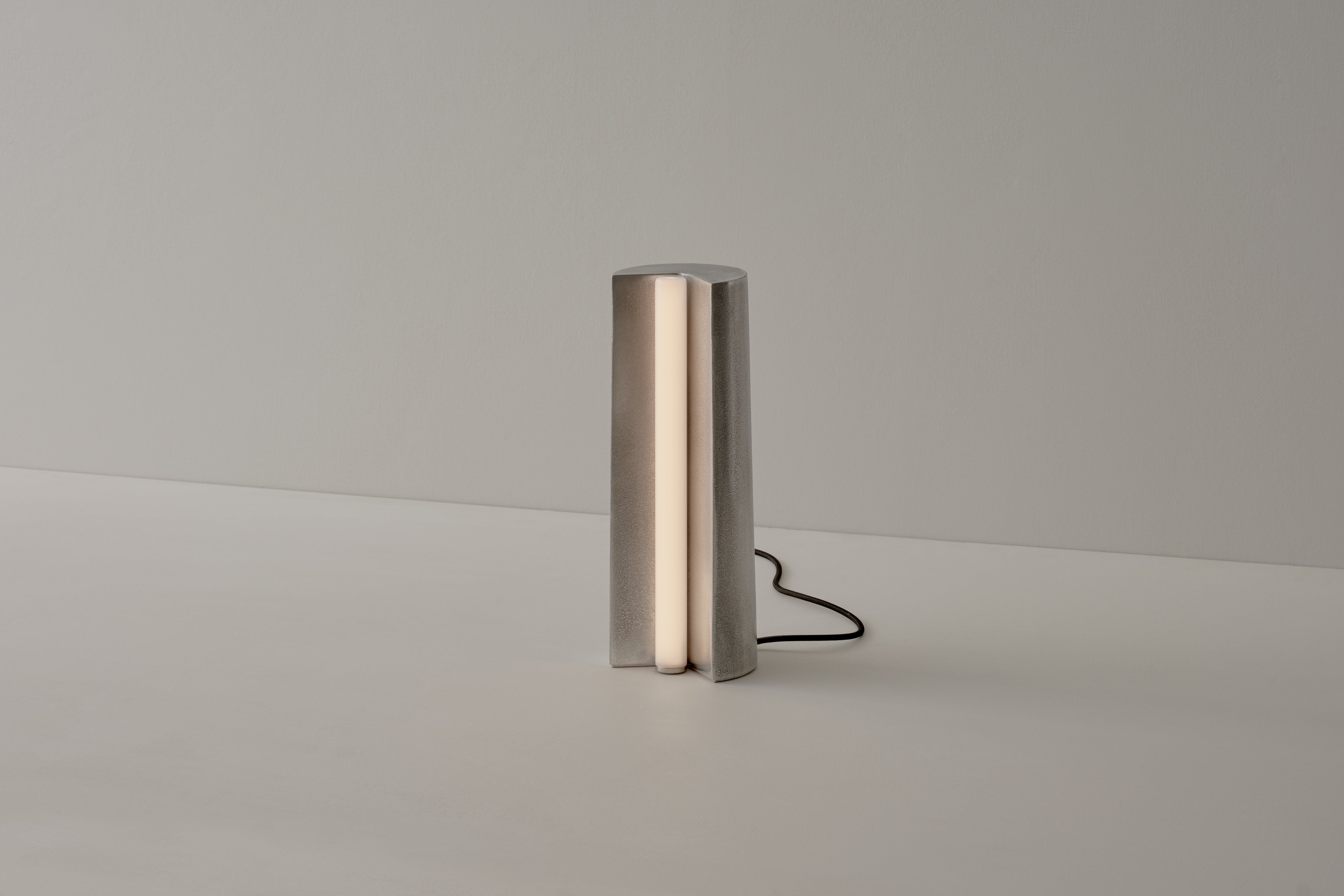 Light Space　Licht Raum　Wolfgang Rang TabletonTallAluminium-Polished