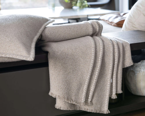 ALONPI THEO CASHMERE THROW / BEIGE W57" x L79"