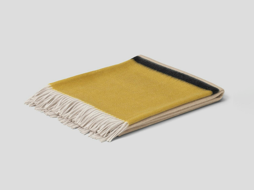 BEGG X CO ARRAN BORDERLAND THROW / FRENCH GOLD BLACK 58" x 72"