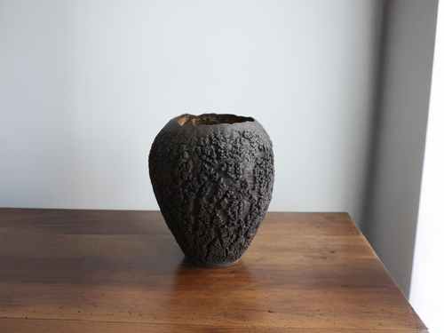 ATELIER ONNÉ BLACK BASALTE VASE H11" x L9.4"