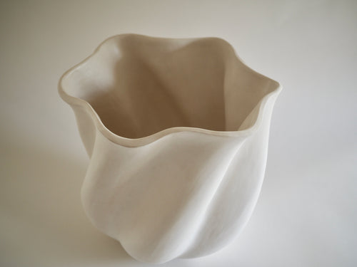 KATAYONE ADELI CURVED SERIES EDITION-I MATTE WHITE BOTANICAL LARGE VESSEL Ø14" x H12.5"